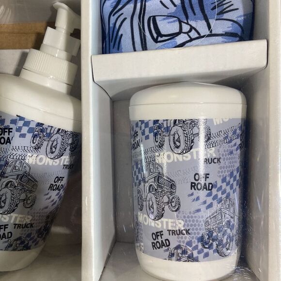 Oliva & Finn Shark 16 Piece Bath Set Blue One Size - Picture 5 of 6